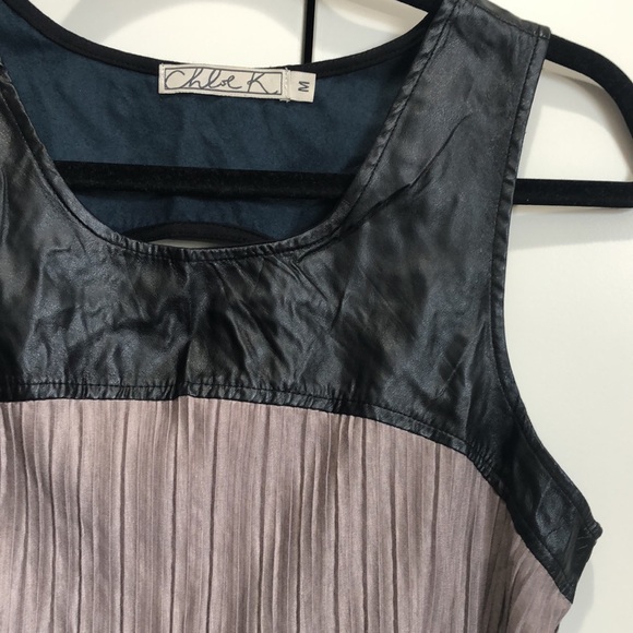 High-low sleeveless top - Picture 3 of 3